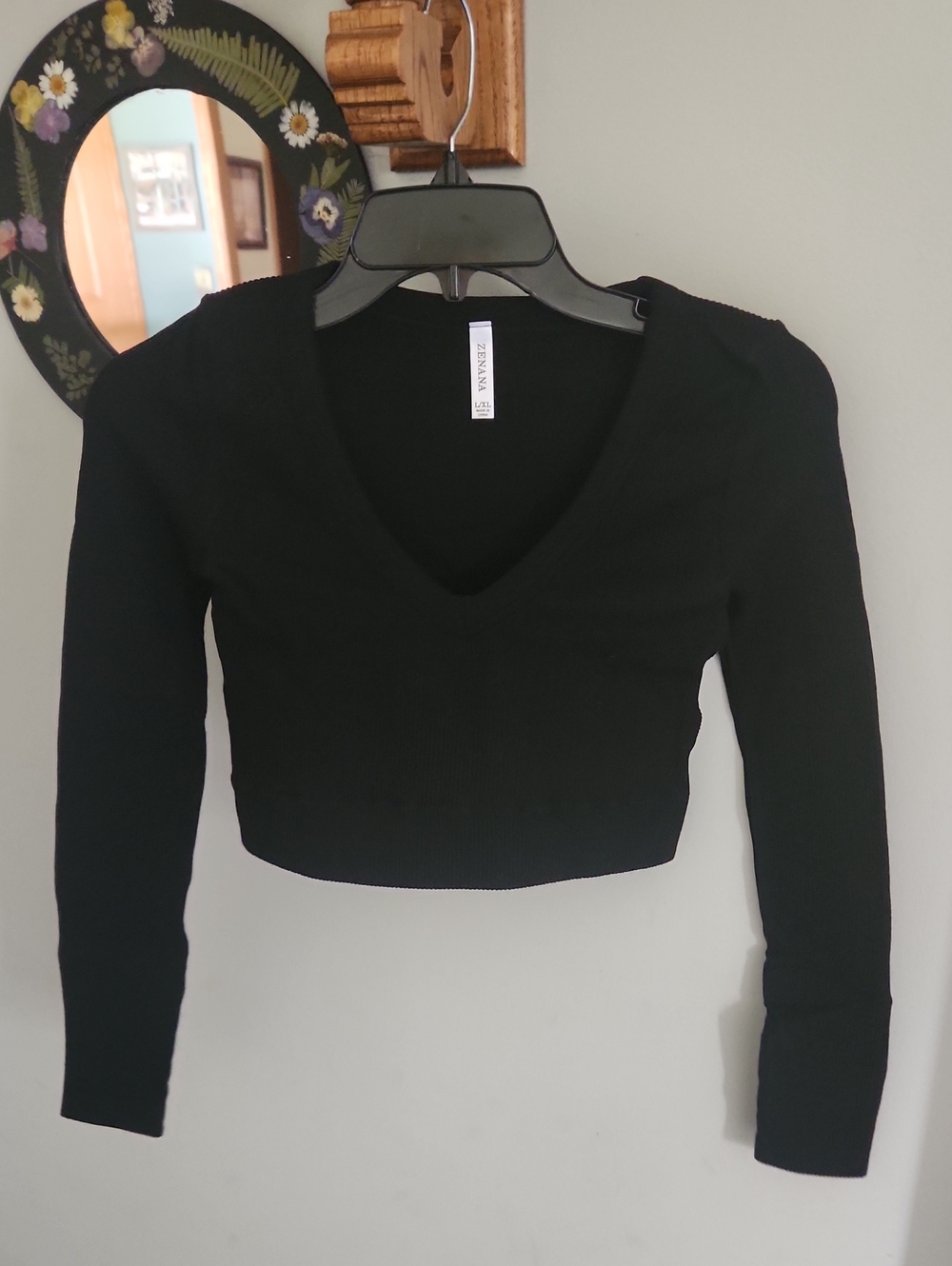 Zenana Outfitters Black V-Neck Ribbed Cropped Long-Sleeve Top